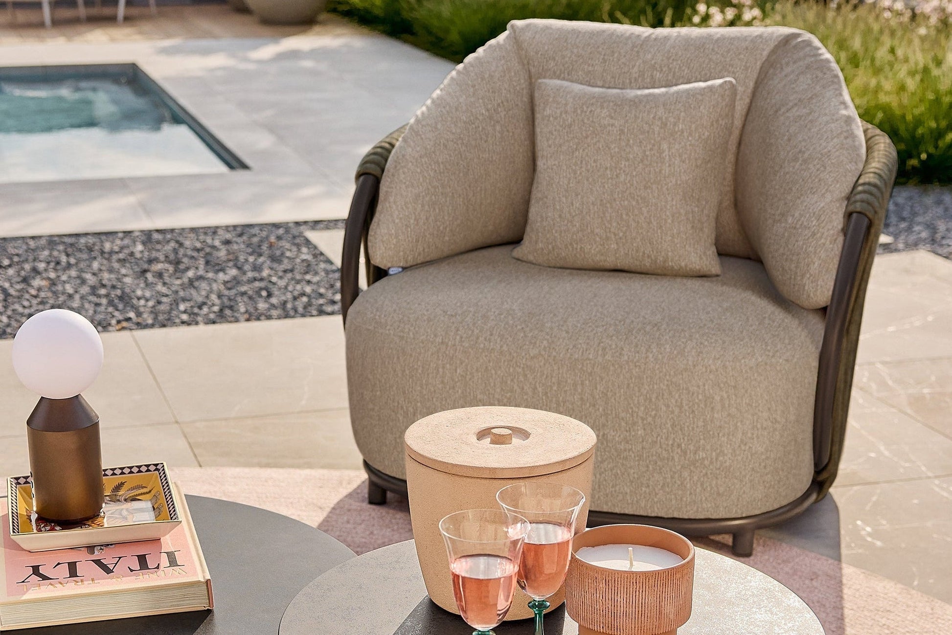 Vivaro Lounge Collection
